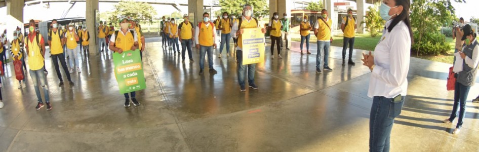 Gerente de Transcaribe, Sindry Camargo Martínez, en gran toma de gestores heroicos a las estaciones del sistema.